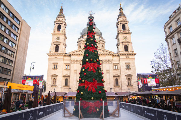 Budapest Christmas Market - Advent Basilica Budapest - Best Christmas Market in Europe
